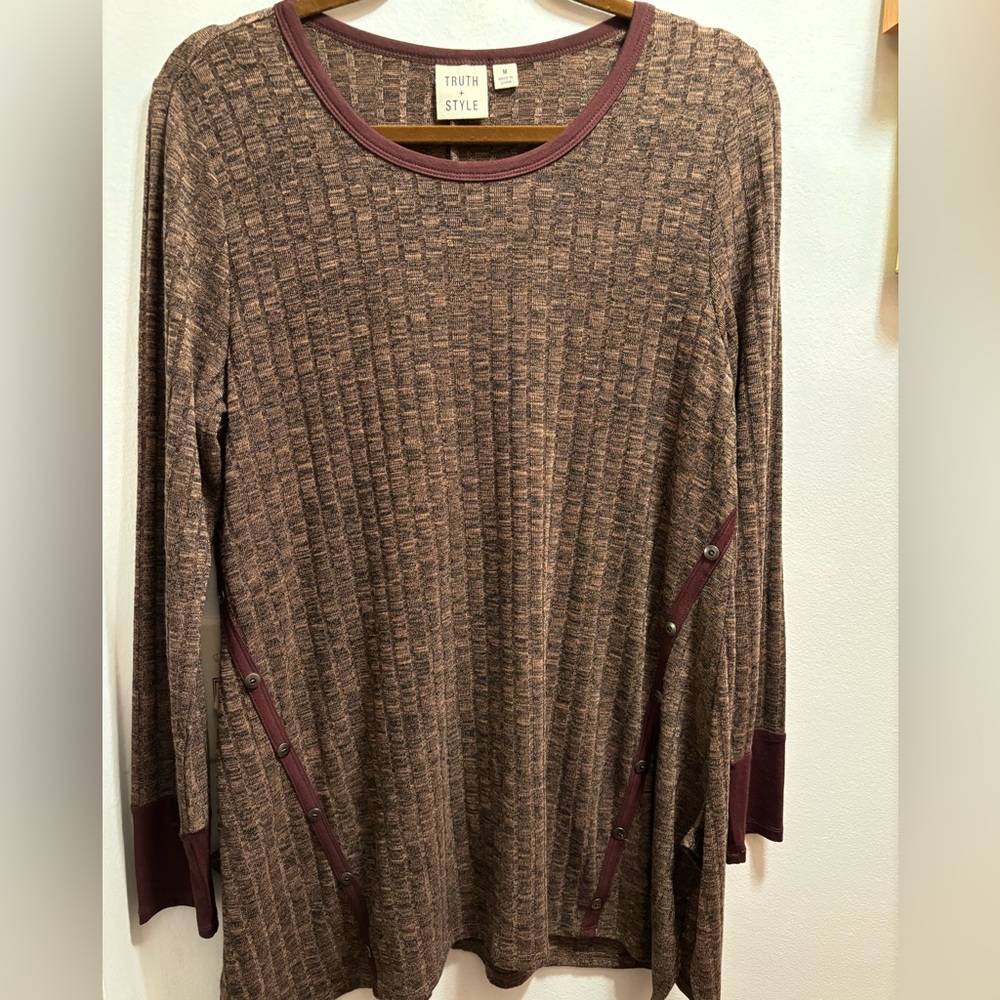 Truth &Style beautiful tunic, great features